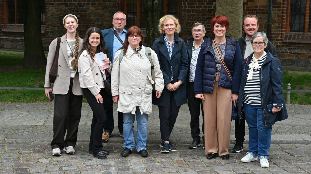 Im Nikolaiviertel Von links nach rechts: Staatssekretär Florian Hauer, Bertil Wewer, Kerstin Rocktäschel, Sebastian Leskien, Daniel Wrobel