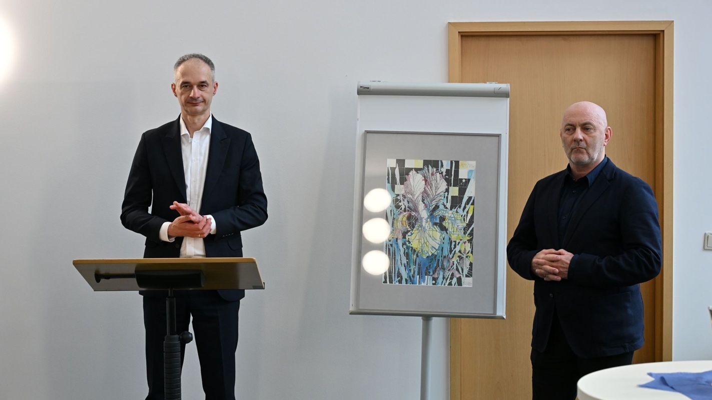 Offizieller Akt und Ausstellungseröffnung im Roten Rathaus Von links nach rechts: Staatssekretär Florian Hauer, Bertil Wewer, Kerstin Rocktäschel, Sebastian Leskien, Daniel Wrobel
